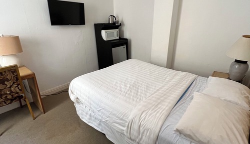 Economy Room, Shared Bathroom