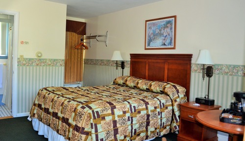Standard Room, 1 Queen Bed