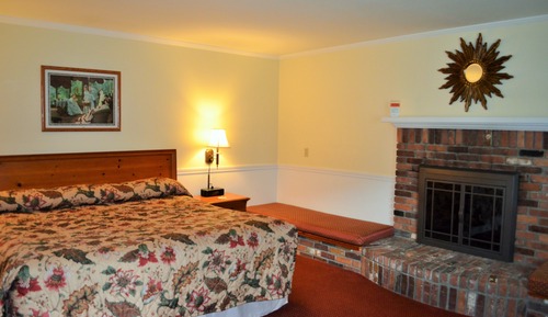 Deluxe Room, 1 King Bed, Fireplace