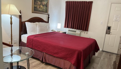 Standard Room, 1 Queen Bed