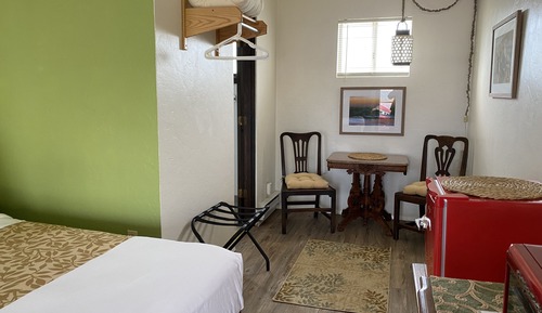 Standard Room, 1 Queen Bed