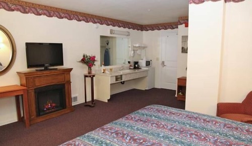 Jacuzzi Suite, 1 King Bed, Fireplace