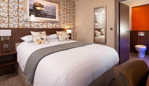 Double Room, Ensuite (and Shower)