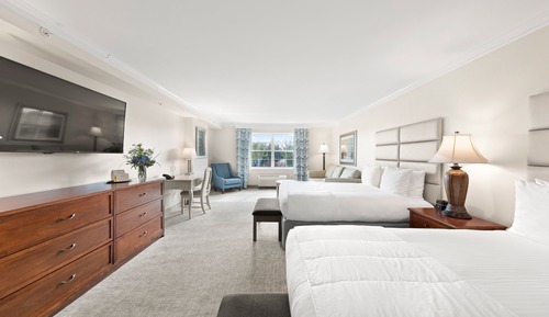 Suite Sized Double Queen Balcony Rehoboth Avenue with Tub 