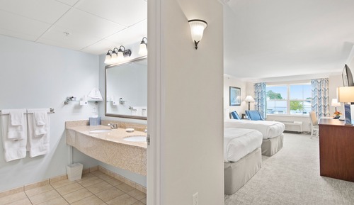 Deluxe Double Queen East View with Tub