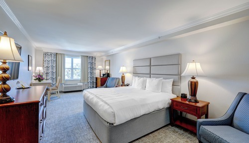 King East East View with Tub