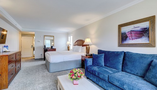 Suite Sized King Lake Avenue with Tub