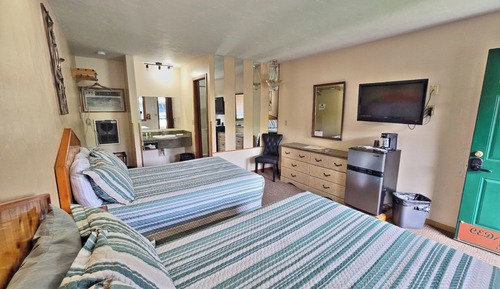 Basic Double Room, 2 Double Beds (15)