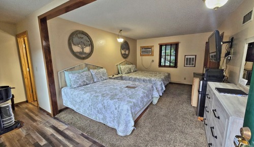 Basic Double Room, 2 Queen Beds (31)