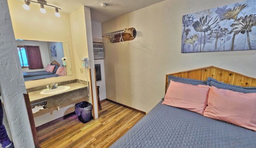 Basic Double Room, 2 Double Beds (16)