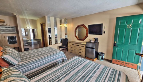 Basic Double Room, 2 Double Beds (12E)