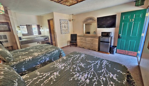 Basic Double Room, 2 Queen Beds (19)