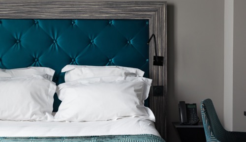 Double or Twin Room (Parenthese)