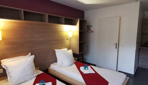 Standard Studio, Kitchenette