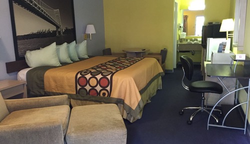 No Pets Allowed, Basic Room, 1 Queen Bed, Smoking