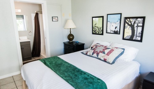 Standard Room, 1 Queen Bed (Pet-Friendly)