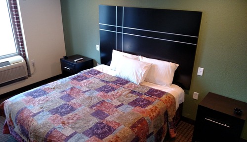 Standard Room, 1 Queen Bed