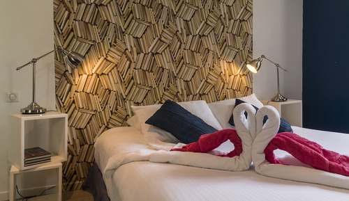 Double Room (Modern)