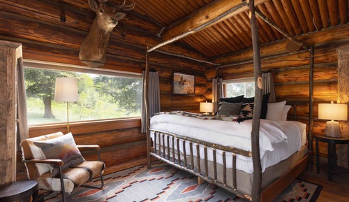Room (Hilltop)