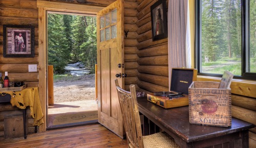Room (Pine Martin)