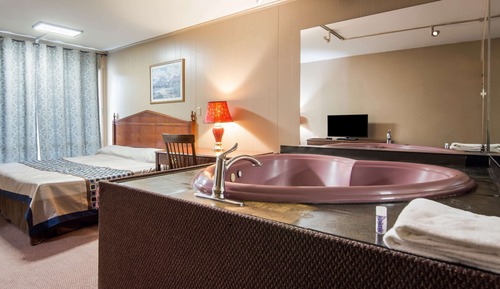 Suite, 1 King Bed, Jetted Tub