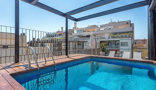 City Apartment, 3 Bedrooms, Pool Access