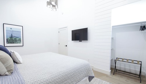 Signature Suite, 1 King Bed with Sofa bed, Garden Area
