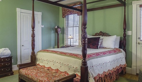 1 Superior Double, Queen fire place with private porch