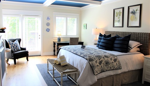 Luxury Room, 1 King Bed, Balcony, Garden View