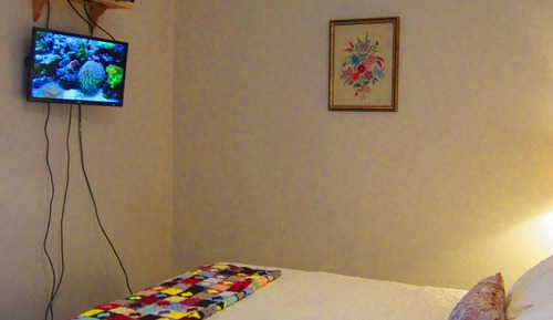 Standard Room, 1 Queen Bed, Shared Bathroom (Room 3) 