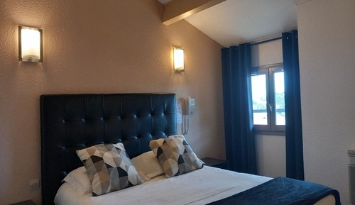 Basic Single Room, 1 Double Bed, Air conditioning