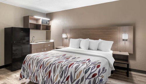 Superior Room, 1 King Bed, Accessible, Kitchenette (Roll-In Shower)
