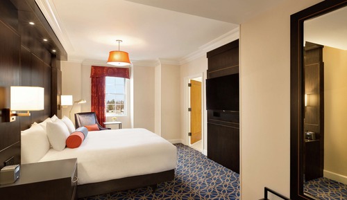 Suite, 1 King Bed, Accessible, Non Smoking (Mobility & Hearing, Roll-in Shower)