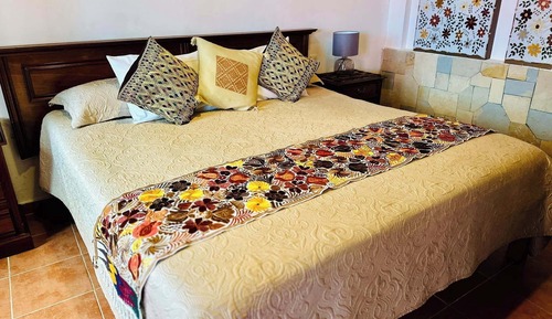 Grand Room, 1 King Bed