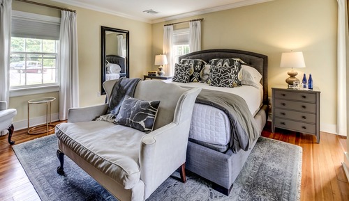 Dobbins #5, 1 King Bed