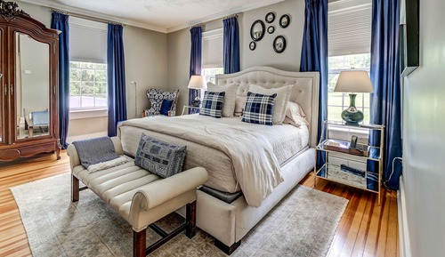 Roosevelt #3, 1 King Bed