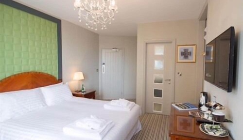 Standard Double Room, Ensuite, Partial Sea View (Room 2)
