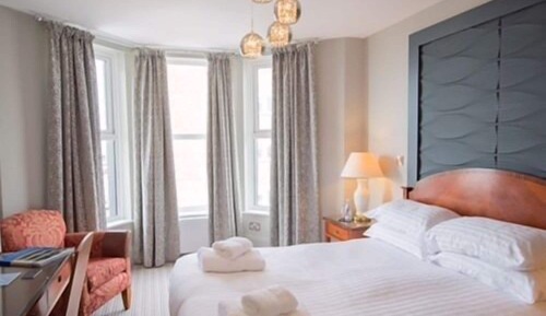 Superior Double Room, Ensuite, Partial Sea View (Room 5)