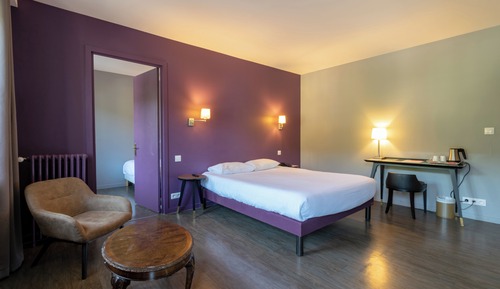 Family Room, Forest Side