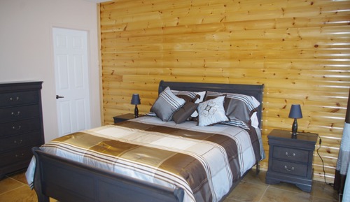 Room 5, 1 Queen Bed