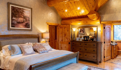 Luxury Suite, 1 King Bed, Private Bathroom, Lake View