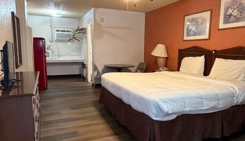 Standard Room, 1 King Bed