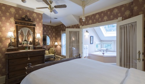 Room, Private Bathroom (Emma- Breakfast Included)