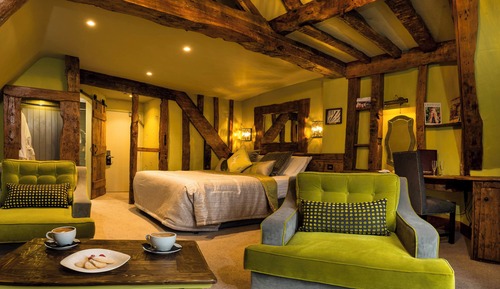 Deluxe 'Swallows' Double Bedroom (With Spa Access)