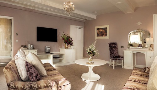 Deluxe 'Bridal' Double Bedroom (With Spa Access)