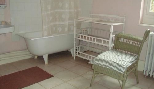 Double Room (Roses)
