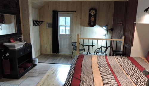 Basic Room, 1 Queen Bed, Fireplace, Lake View