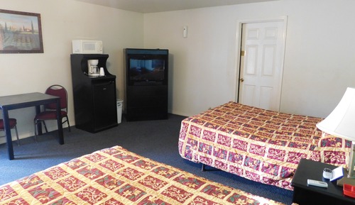 Double Room, 2 Queen Beds, Smoking, Pets Allowed