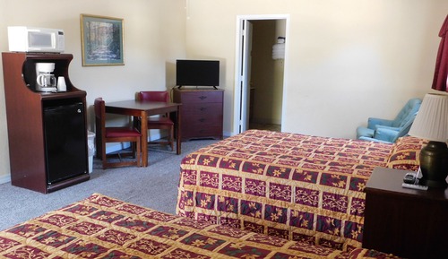 Double Room, 2 Queen Beds, Non Smoking, Pets Allowed