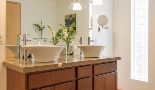 Room (The White Pine)